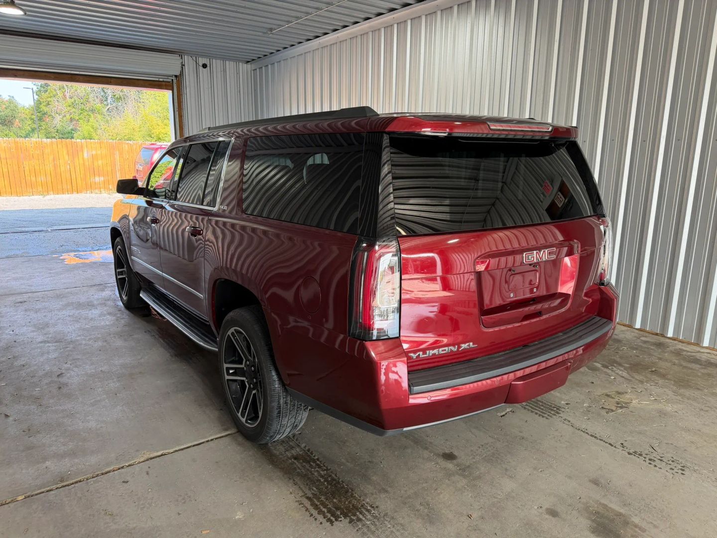 gmc yukon xl 2017 1GKS1FKC2HR310226 image gmc yukon xl 2017 1GKS1FKC2HR310226 image